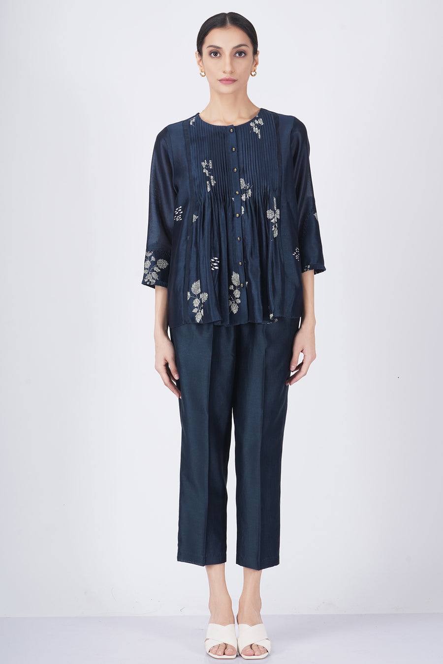 Ivory leaf printed front pleated shirt with solid pant eated