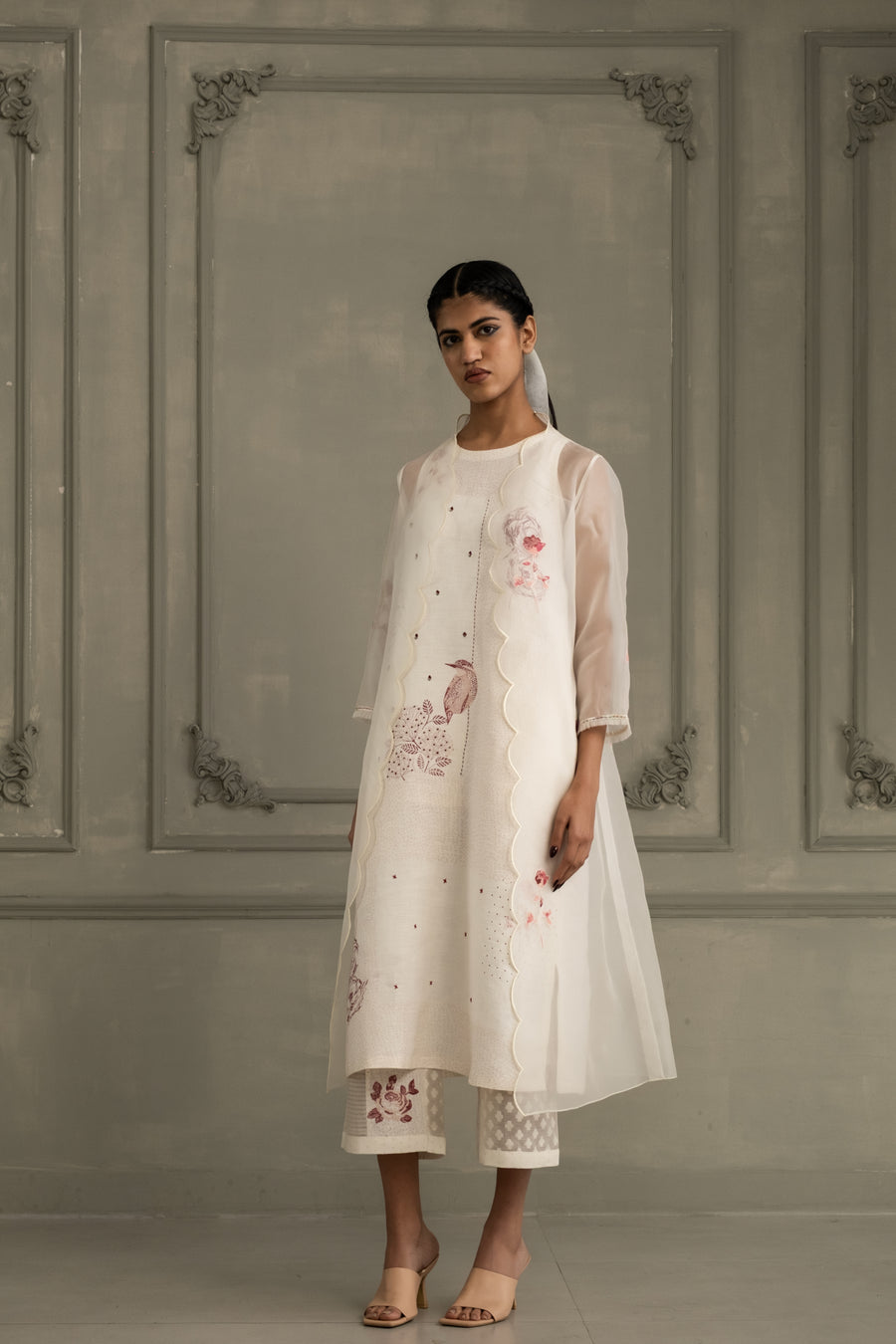 Ivory Rose Applique Work Scalloped Organza Jacket With Printed Tunic And Flared Pant In Linen